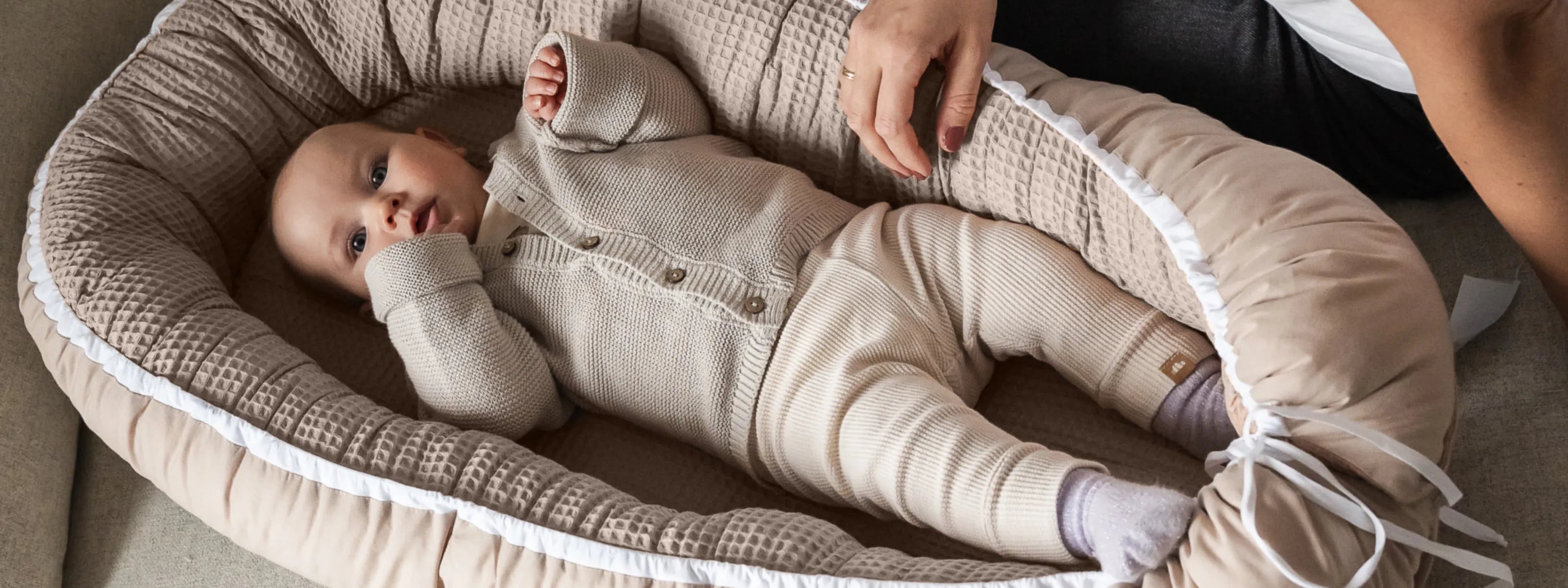 Wo schläft mein Baby tagsüber? Tipps für eine geborgene Schlafumgebung-ULLENBOOM Baby
