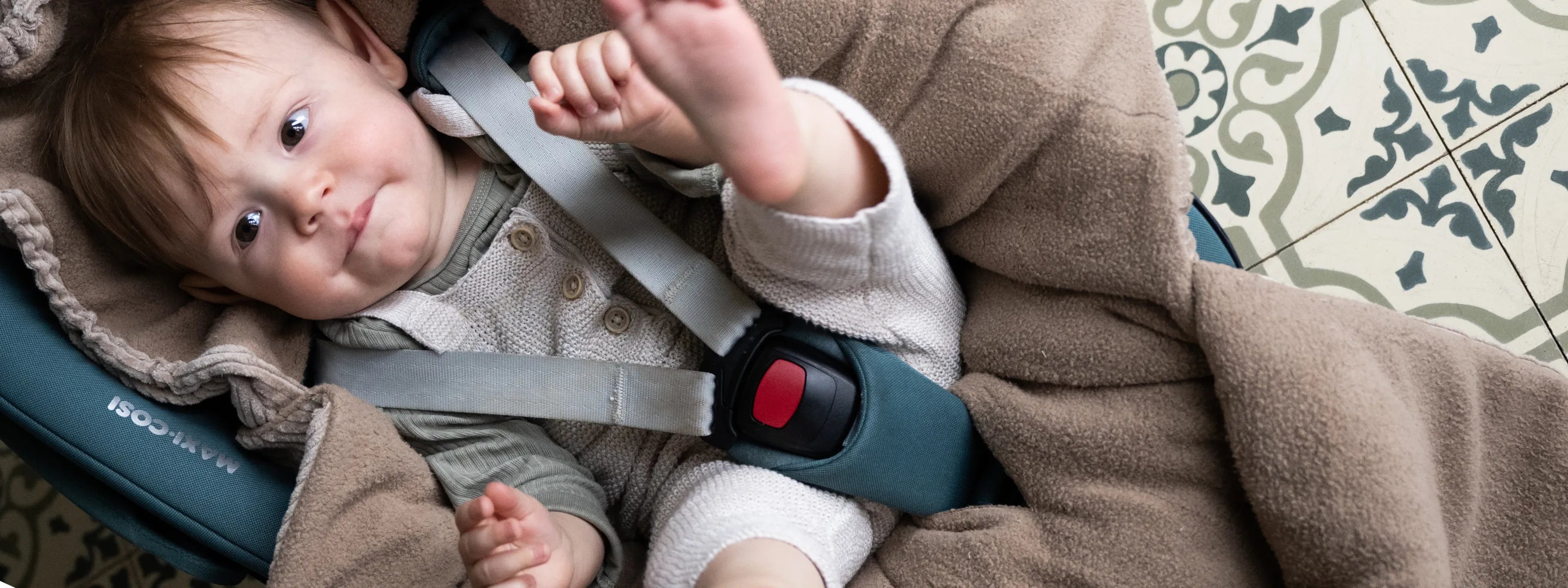 Was zieht man Babys unter der Einschlagdecke an?-ULLENBOOM Baby