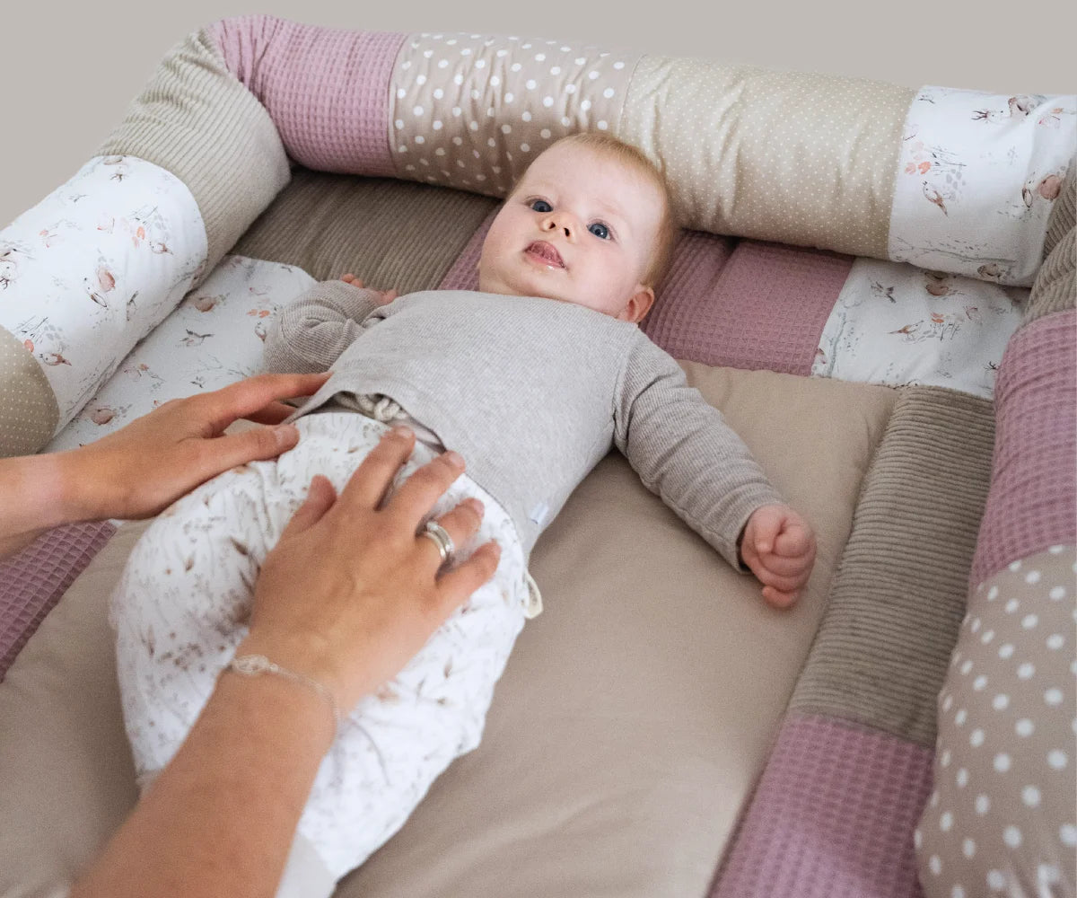 Entdecke die perfekte Bettschlange - kuschelig, vielseitig und superweich! ULLENBOOM Baby Landingpage