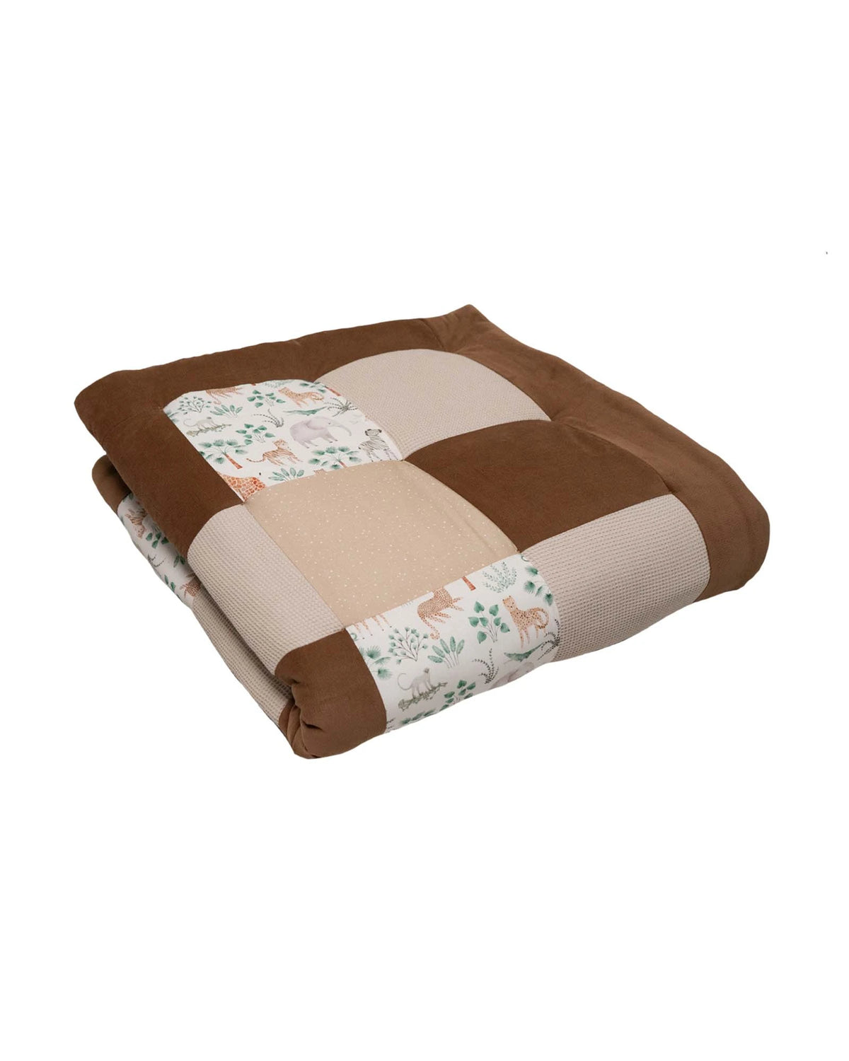 Gefaltete Krabbeldecke Safari Braun mit Patchwork-Design aus braunem Feincord, beigem Waffelstoff und Tiermotiv-Baumwolle.