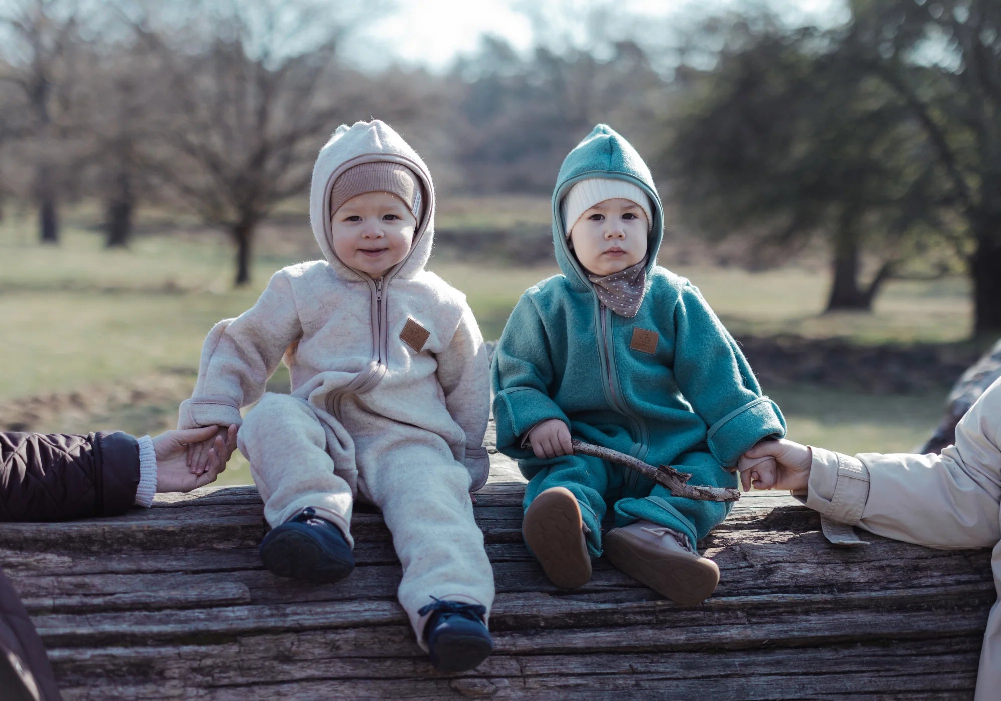 Kinder im Wollwalk Sand und Salbeigrün - Wollwalk für kleine Entdecker - ULLENBOOM
