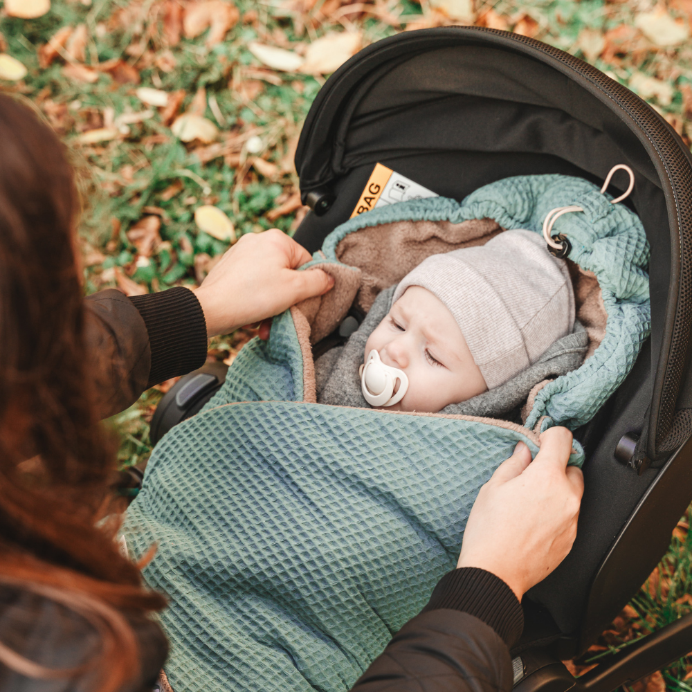 Was zieht man Babys unter der Einschlagdecke an?