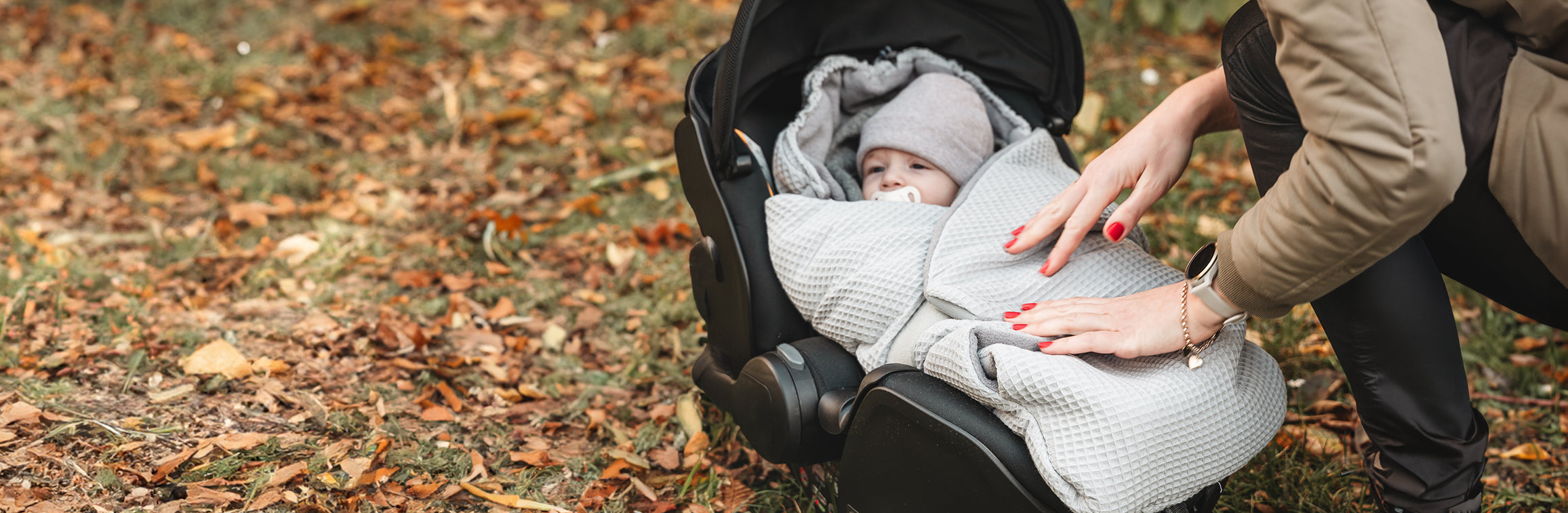 Herbst-Outfits für Babys: Die besten Tipps für wechselhaftes Wetter