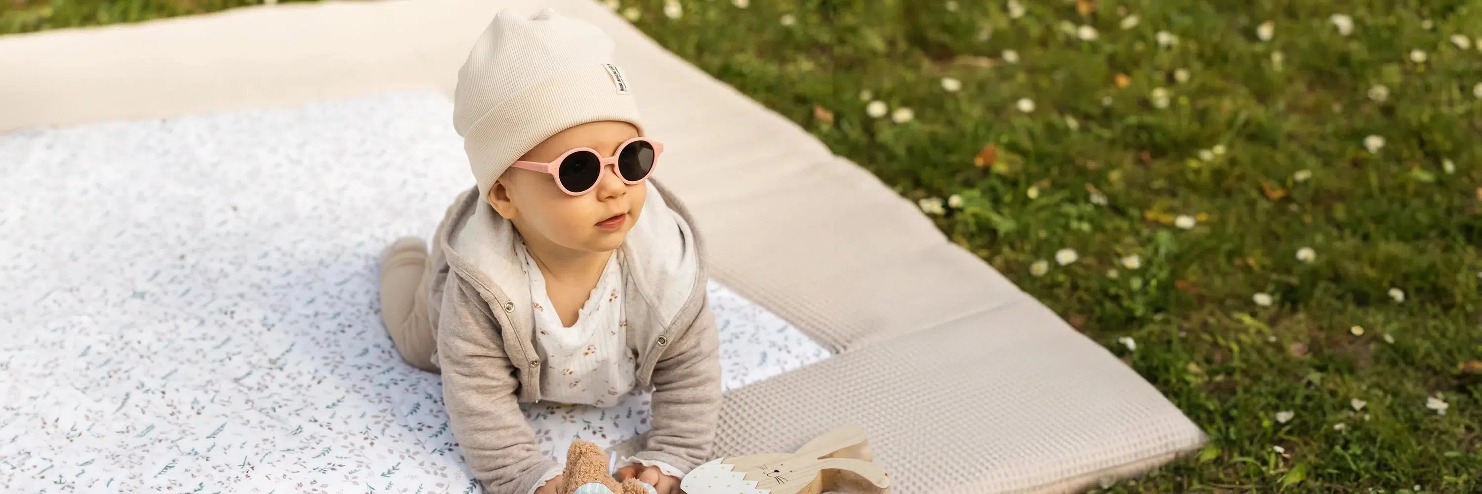 Reisen mit Baby - Wie ein Babynest oder eine Krabbeldecke den Alltag erleichtern-ULLENBOOM Baby