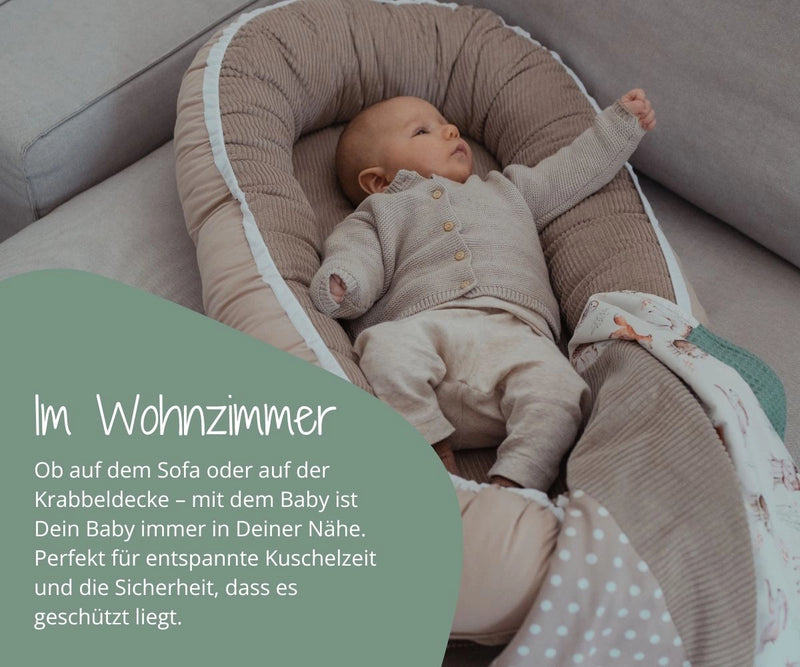 Im Wohnzimmer - Dein Baby immer in Deiner Nähe. Baby liegt geschützt. ULLENBOOM Babynest