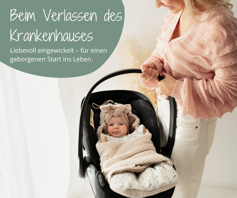 Beim Verlassen des Krankenhauses mit Einschlagdecke von ULLENBOOM Alltag mit Krabbeldecke mobil