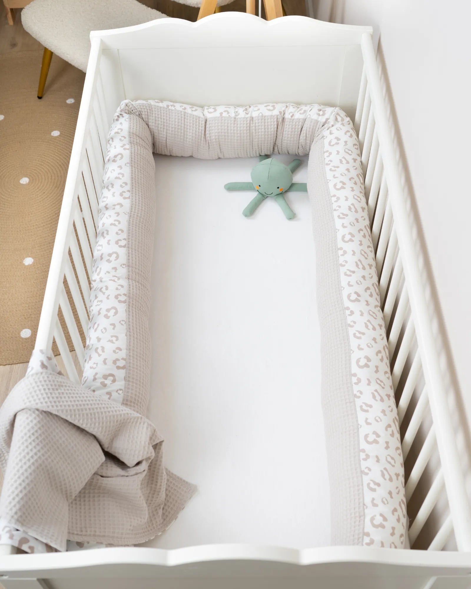 Baby Bettschlange LEO-ULLENBOOM Baby-Baby Bettschlange/ Kuschelschlange/ Bettschnecke in Waffelpiqué-Cord Optik - Im Design LEO ✓ in 2m und 3m verfügbar ✓ Perfekt für das Babybett - Jetzt bei ULLENBOOM kaufen!-