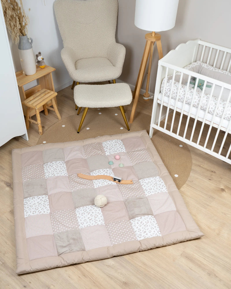 Krabbeldecke LEO-ULLENBOOM Baby-Krabbeldecke im LEO-Design jetzt bestellen ✓ 100x100, 120x120, 140x140cm ✓ ökologisch & schadstoffgeprüft. Jetzt online kaufen von ULLENBOOM!-