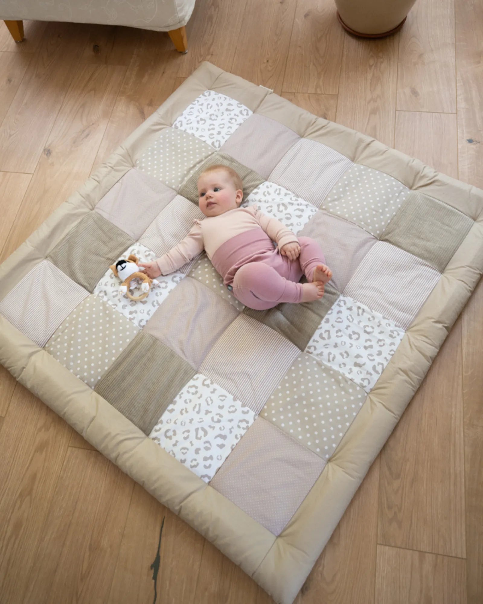 Krabbeldecke LEO-ULLENBOOM Baby-Krabbeldecke im LEO-Design jetzt bestellen ✓ 100x100, 120x120, 140x140cm ✓ ökologisch & schadstoffgeprüft. Jetzt online kaufen von ULLENBOOM!-