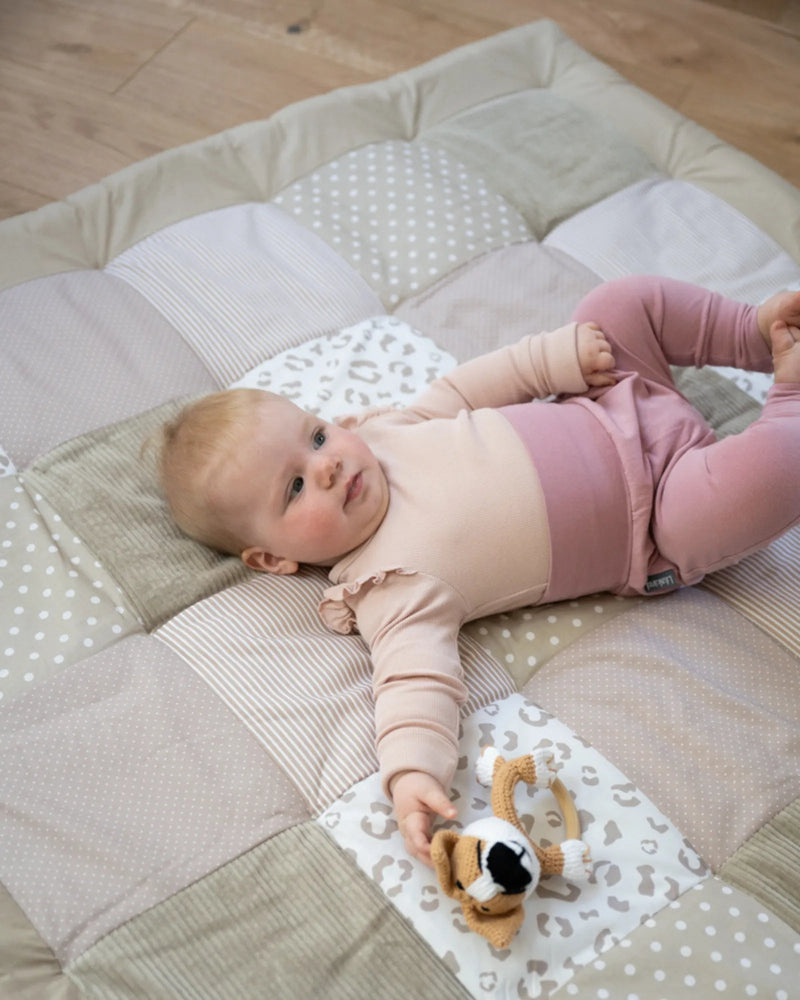 Krabbeldecke LEO-ULLENBOOM Baby-Krabbeldecke im LEO-Design jetzt bestellen ✓ 100x100, 120x120, 140x140cm ✓ ökologisch & schadstoffgeprüft. Jetzt online kaufen von ULLENBOOM!-