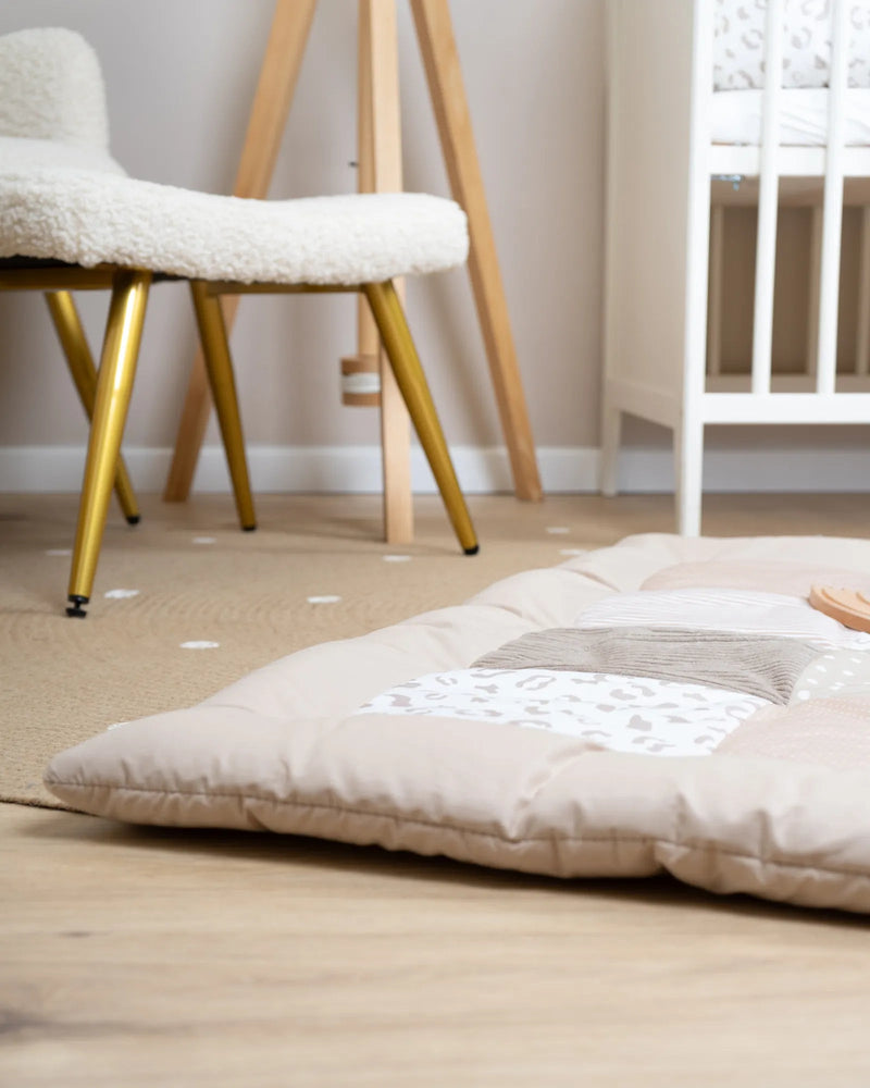 Krabbeldecke LEO-ULLENBOOM Baby-Krabbeldecke im LEO-Design jetzt bestellen ✓ 100x100, 120x120, 140x140cm ✓ ökologisch & schadstoffgeprüft. Jetzt online kaufen von ULLENBOOM!-