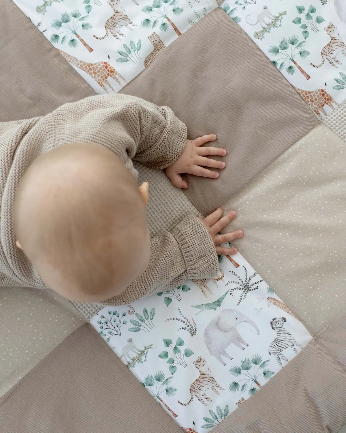 Krabbeldecke Safari Sand 100 x 100 cm – Lifestyle 2