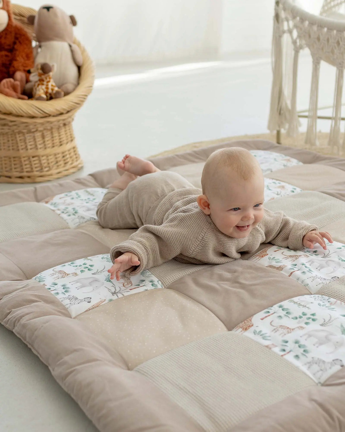 Krabbeldecke Safari Sand 140 x 140 cm – Lifestyle 2