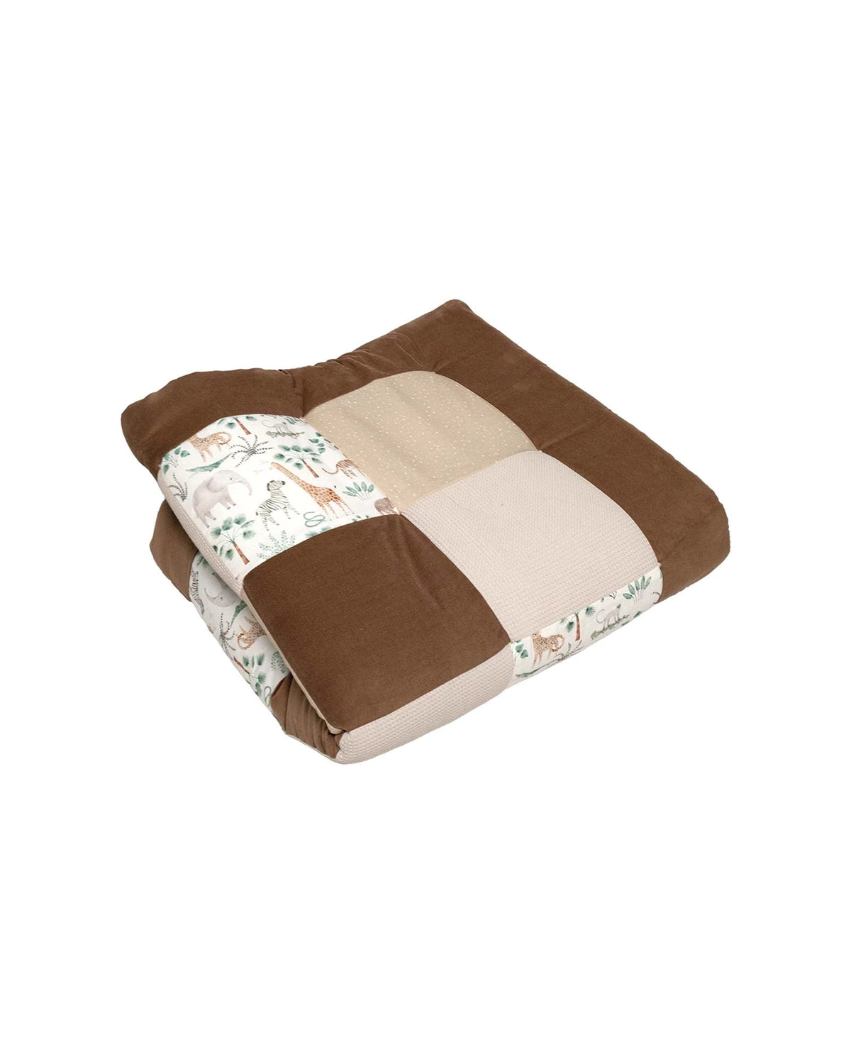 Zusammengelegte Krabbeldecke Safari Braun mit braunem Feincord, beigem Waffelstoff und Tiermotiv-Patchwork aus Baumwolle.