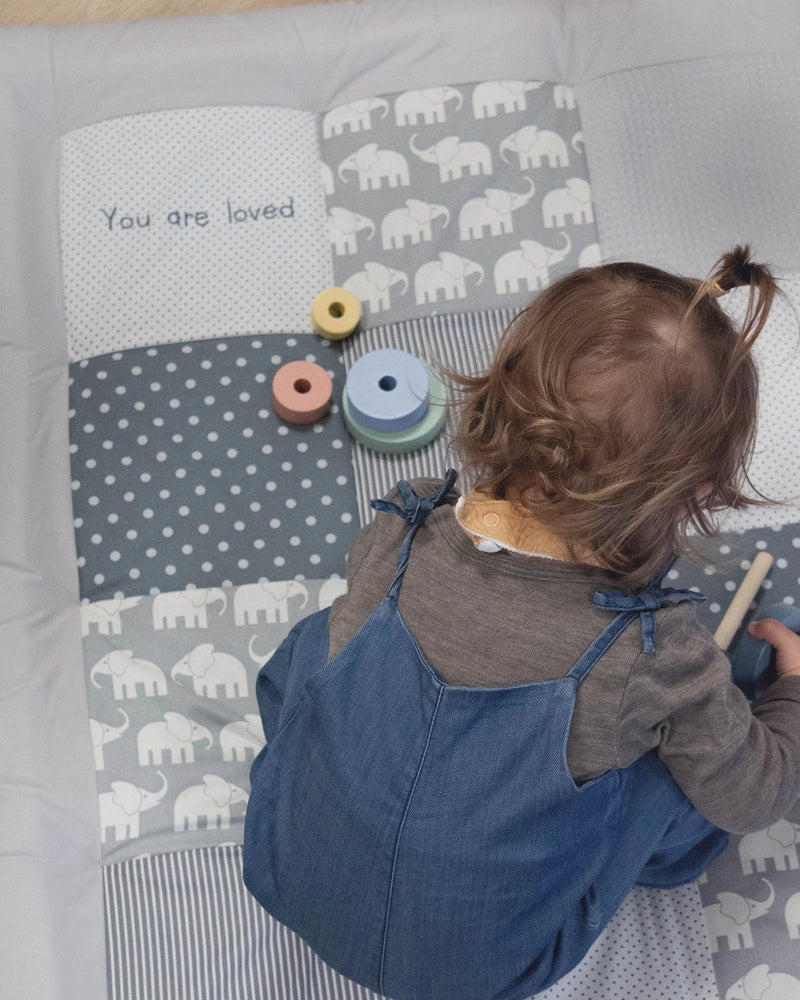 Personalisierbare Krabbeldecke ULLENBOOM Grau Elefant