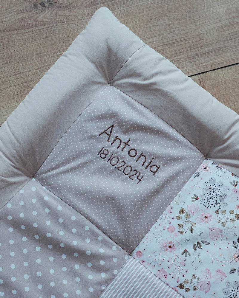 Personalisierbare Krabbeldecke ROSA BLÜTEN-ULLENBOOM Baby