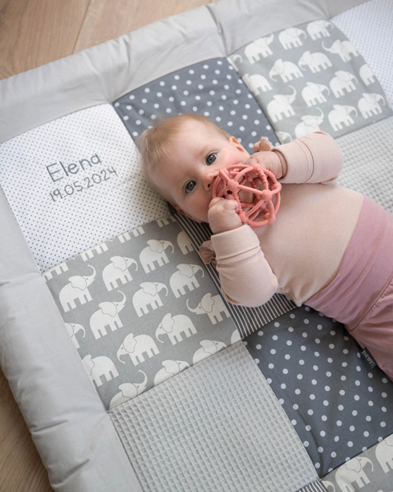 Personalisierbare Krabbeldecke GRAU ELEFANT-ULLENBOOM Baby