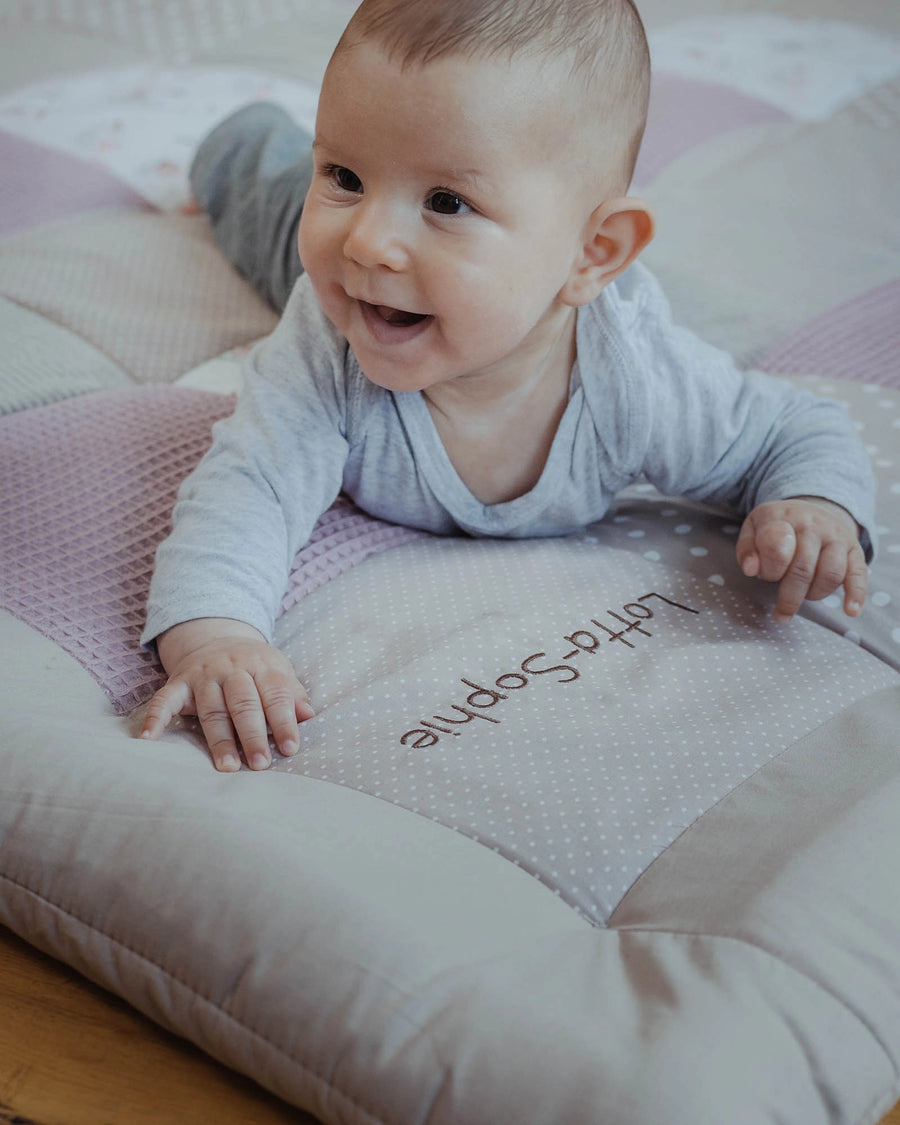 Personalisierbare Krabbeldecke MÄRCHENWALD-ULLENBOOM Baby
