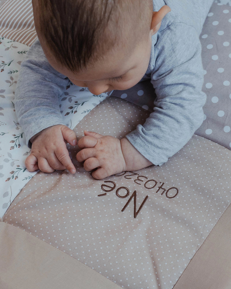 Personalisierbare Krabbeldecke SANDBLUME-ULLENBOOM Baby