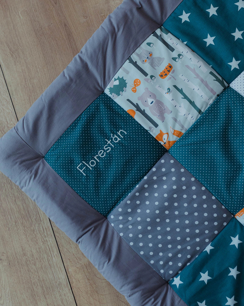 Personalisierbare Krabbeldecke WALDTIERE PETROL-ULLENBOOM Baby