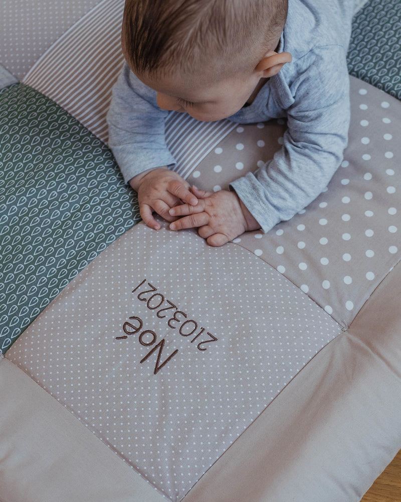 ULLENBOOM Krabbeldecke Personalisierbar Blätterzauber