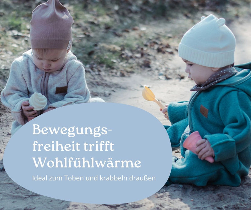 Bewegungsfreiheit im Wollwalk - Kinder mit Wollwalk Sand und Salbeigrün - ULLENBOOM - mobil