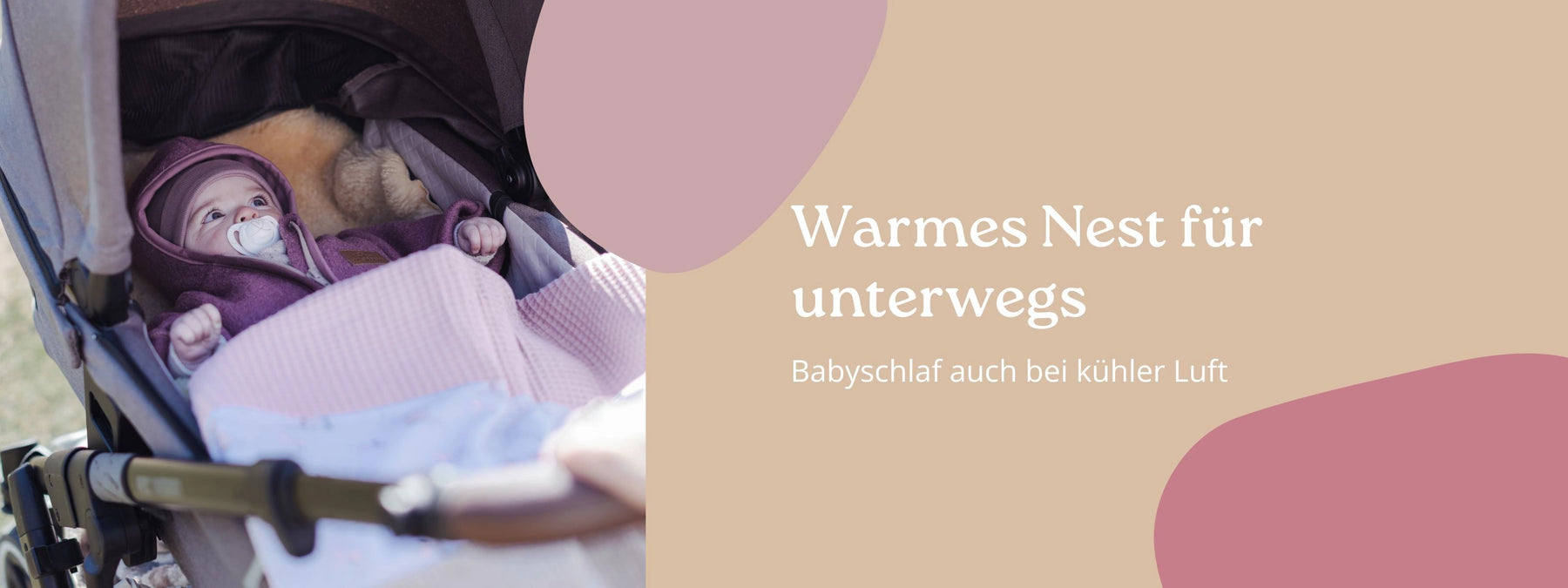 Baby im Kinderwagen mit Wollwalk Beere ULLENBOOM