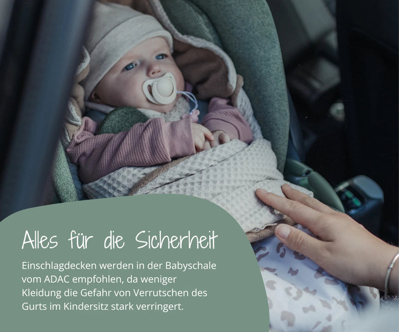 ADAC empfiehlt Verwendung von Einschlagdecken und weniger Kleidung in der Babyschale ULLENBOOM EInschlagdecke