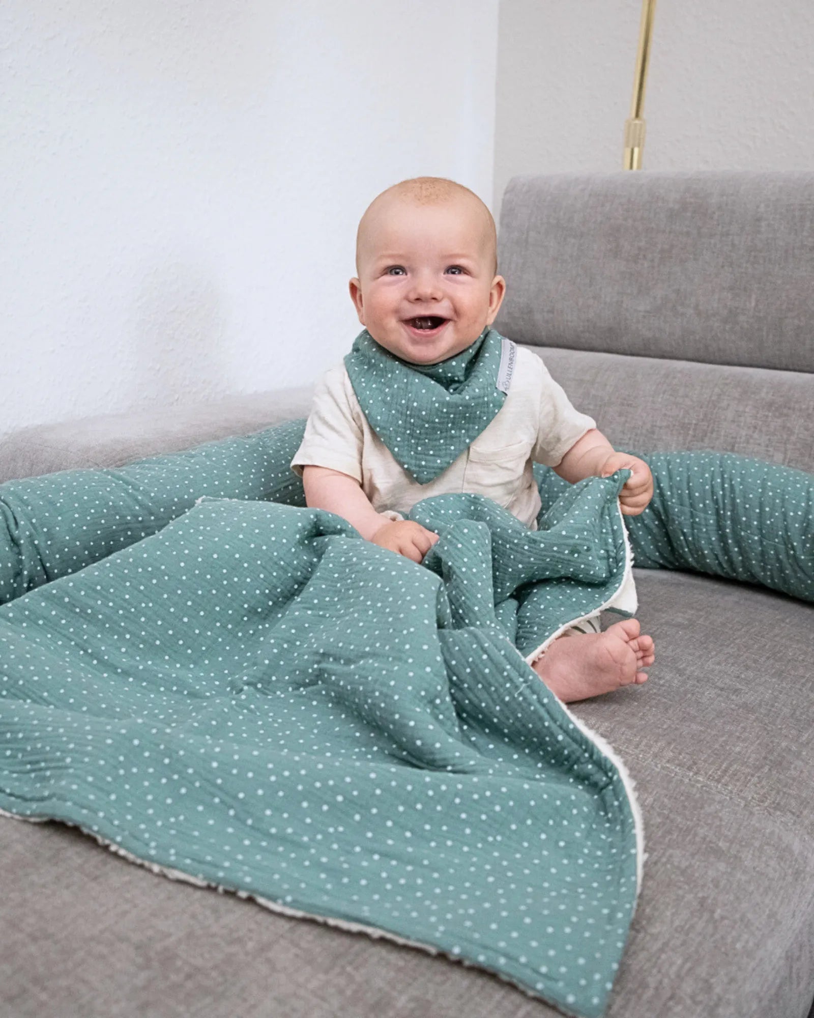 babydecke-dreieckstuch-bettschlange-sofa-musselin-salbeigruen_jpg_png-ULLENBOOM Baby