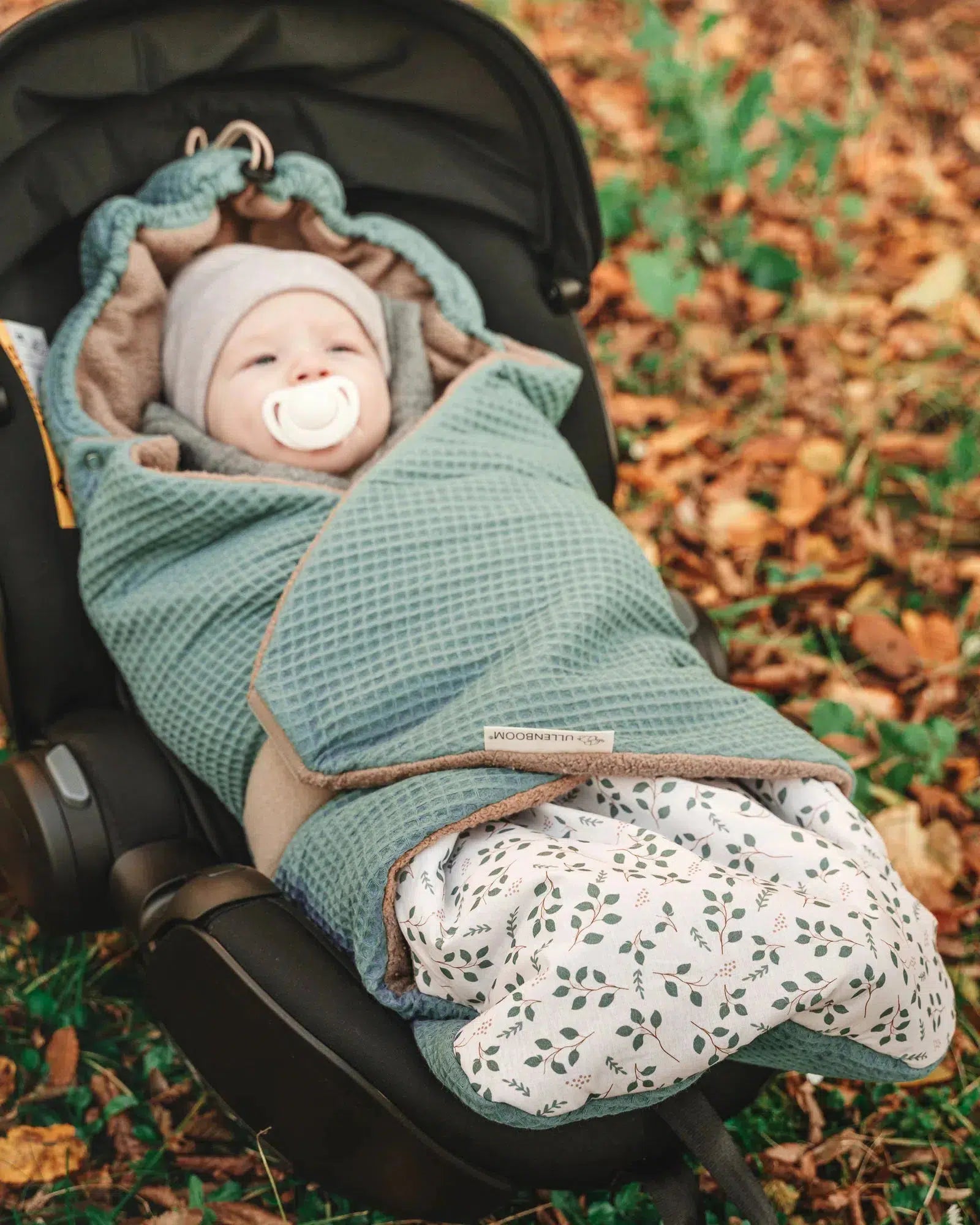 Einschlagdecke Waffelpiqué Motiv FLORAL GRÜN-ULLENBOOM-ULLENBOOM Baby