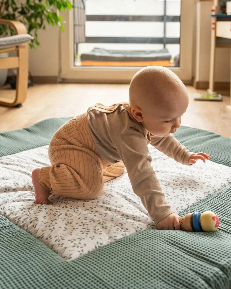 Krabbeldecke & Laufgittereinlage Waffel Motiv FLORAL GRÜN-ULLENBOOM-ULLENBOOM Baby