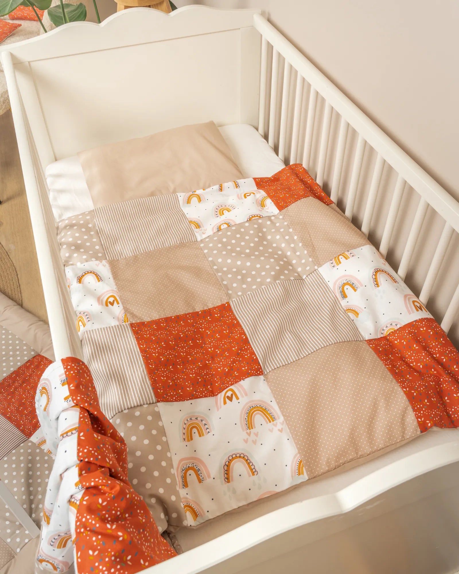 ullenboom-baby-bettwaesche-80x80-patchwork__regenbogen_szeneriepng-ULLENBOOM Baby