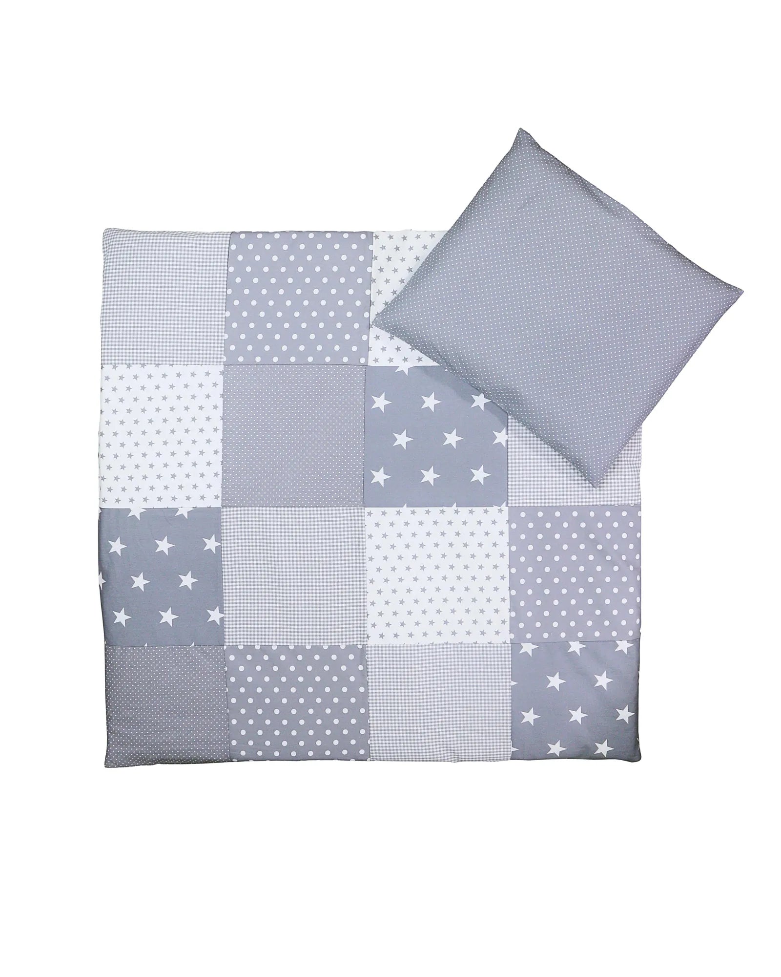 ullenboom-baby-bettwaesche-80x80-patchwork_grau_sterne_freisteller-ULLENBOOM Baby