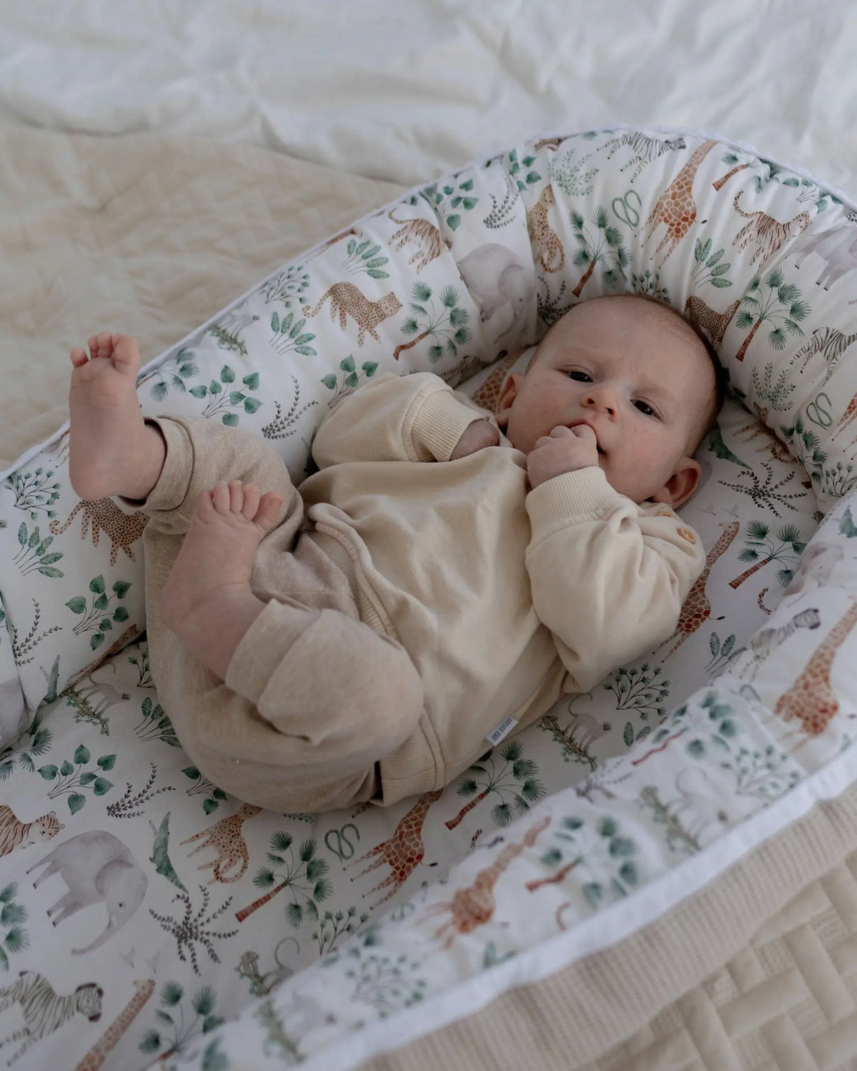 Babynest Safari Beige im Kinderzimmer