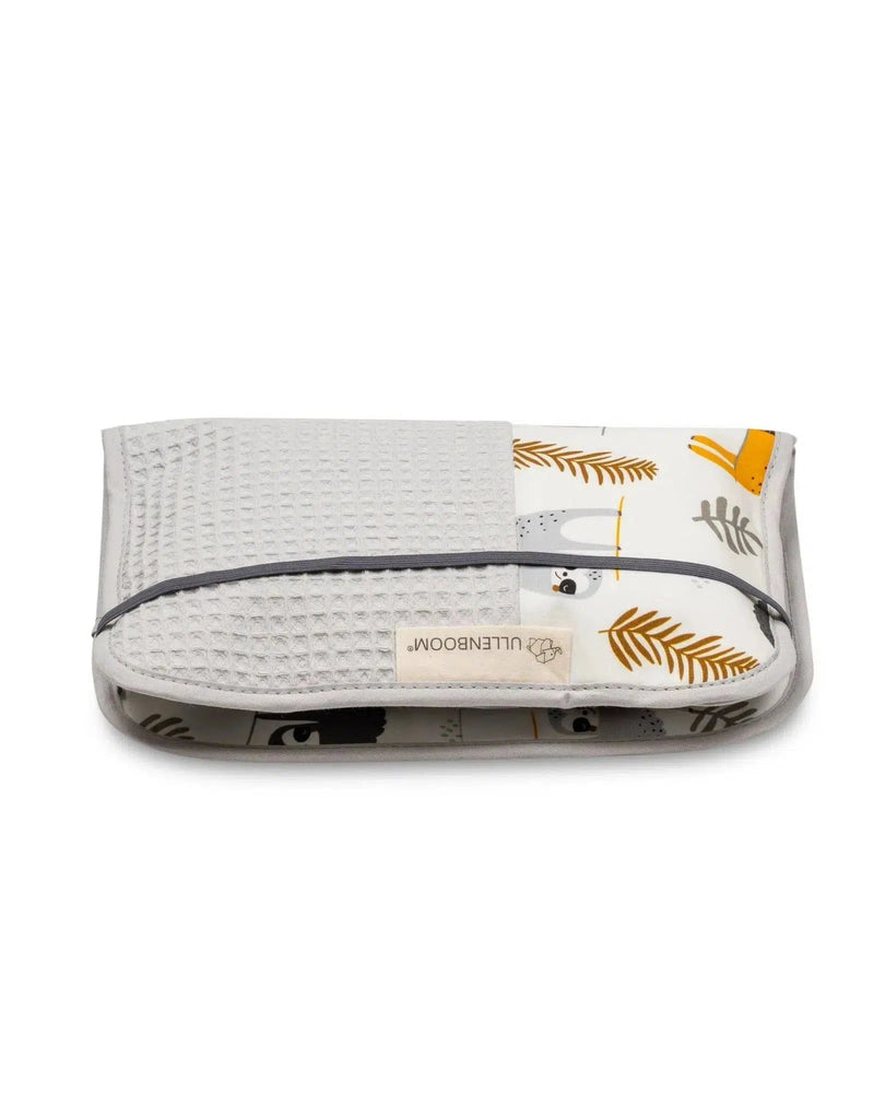 Windeltasche Waffelpiqué Motiv GRAU FAULTIERE-ULLENBOOM-18 x 27 cm-ULLENBOOM Baby